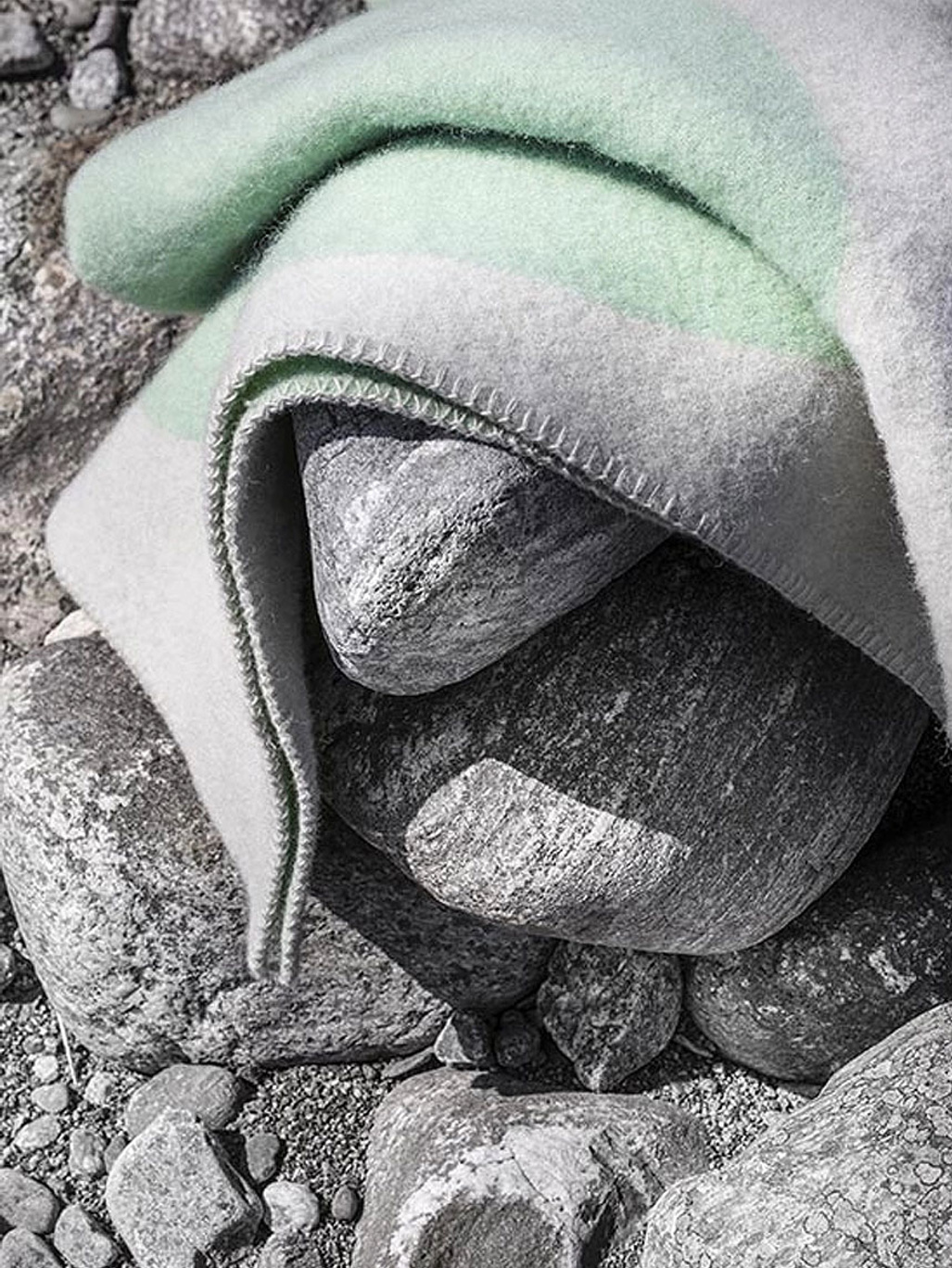 Layered Anemone Blanket Mint