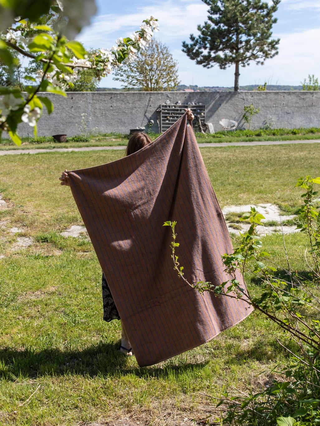 Bongusta Naram Bath Sheet Camel / Ultramarine Blue