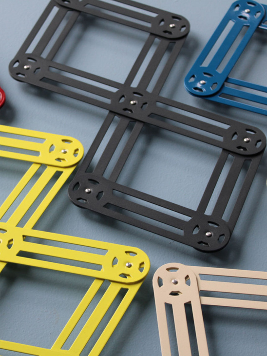 Roger Orfèvre Trivet M Red