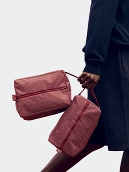 HAY Grid Wash Bag Medium Burgundy
